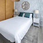 Lägenhet Modern 2br With Sea Views In Very Center Of