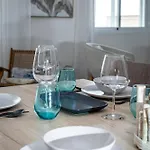 Modern 2br With Sea Views In Very Center Of Lägenhet