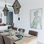 Lägenhet Modern 2br With Sea Views In Very Center Of