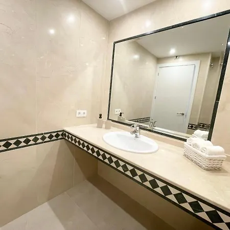 Modern 2br With Sea Views In Very Center Of Apartment