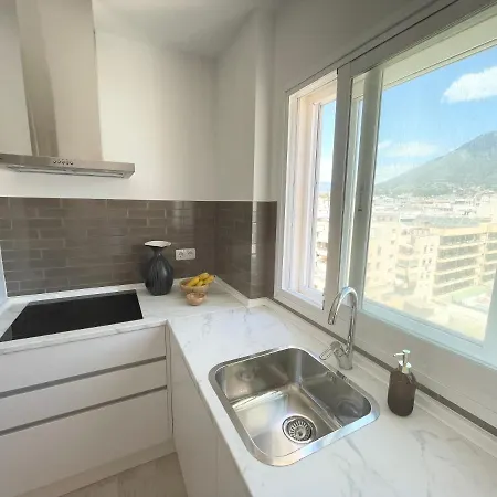 Modern 2br With Sea Views In Very Center Of * 马尔韦利亚