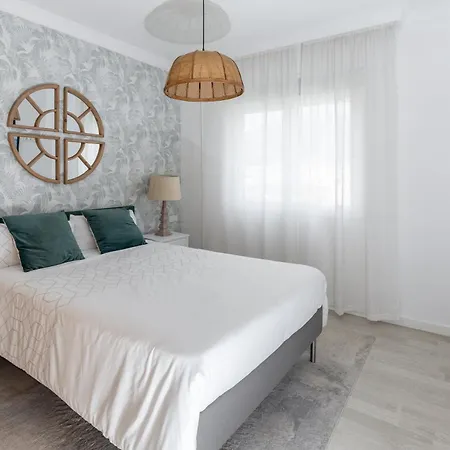 Modern 2br With Sea Views In Very Center Of Apartment