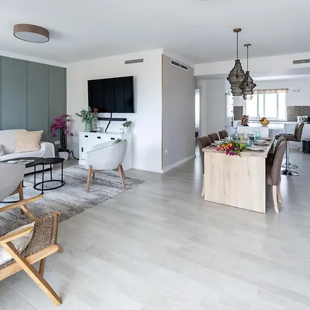 Modern 2br With Sea Views In Very Center Of Апартаменты