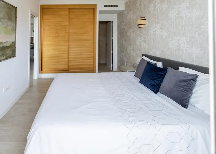 Modern 2br With Sea Views In Very Center Of アパート マルベーリャ