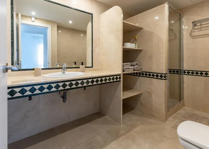 Modern 2br With Sea Views In Very Center Of マルベーリャ