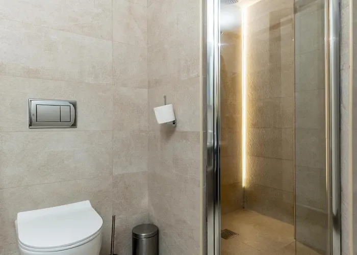 Modern 2br With Sea Views In Very Center Of