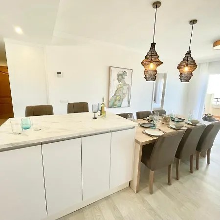 Modern 2br With Sea Views In Very Center Of アパート マルベーリャ