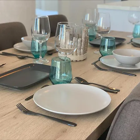 Apartmán Modern 2br With Sea Views In Very Center Of *